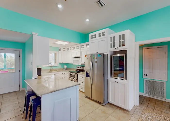 The Mermaid- Newly Refreshed Home, Steps To Shore, Dogs Ok Gulf Shores