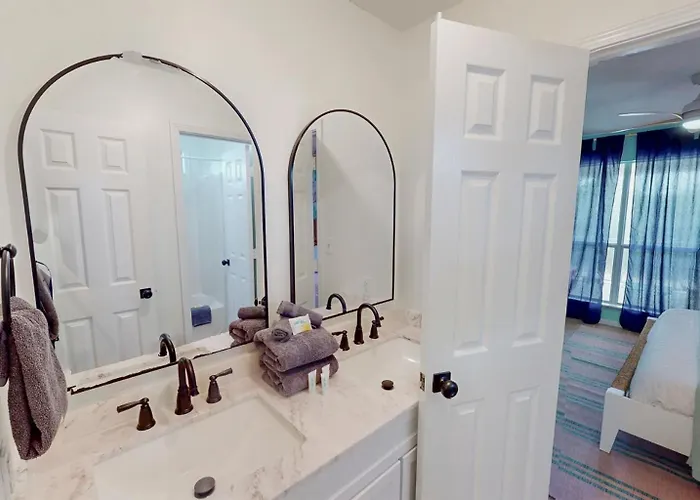 The Mermaid- Newly Refreshed Home, Steps To Shore, Dogs Ok Holiday home Gulf Shores