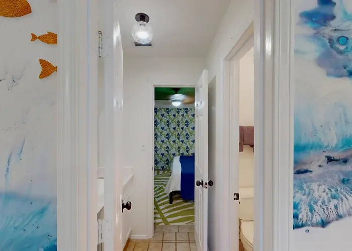 The Mermaid- Newly Refreshed Home, Steps To Shore, Dogs Ok Holiday home Gulf Shores