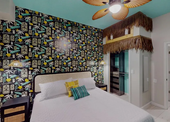 The Mermaid- Newly Refreshed Home, Steps To Shore, Dogs Ok Holiday home Gulf Shores