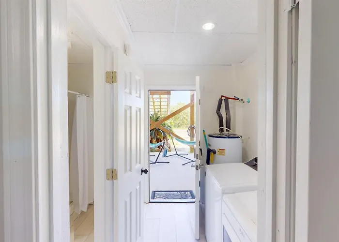 The Mermaid- Newly Refreshed Home, Steps To Shore, Dogs Ok Holiday home Gulf Shores