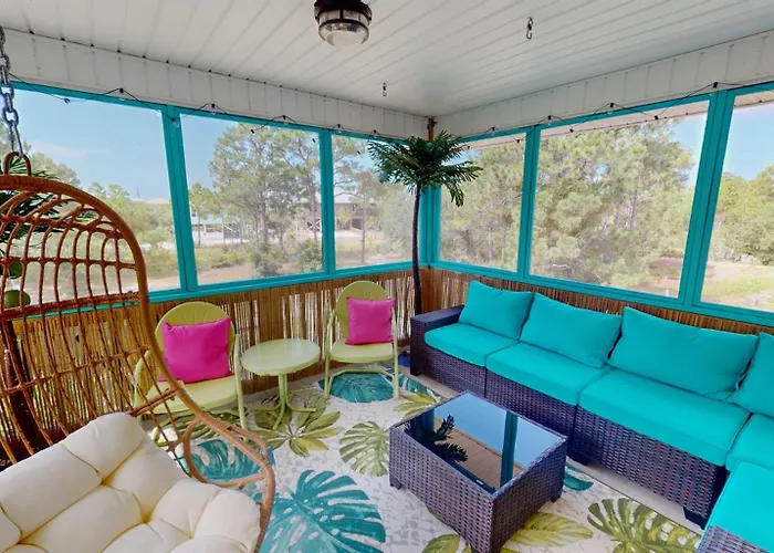 Holiday home The Mermaid- Newly Refreshed Home, Steps To Shore, Dogs Ok Gulf Shores